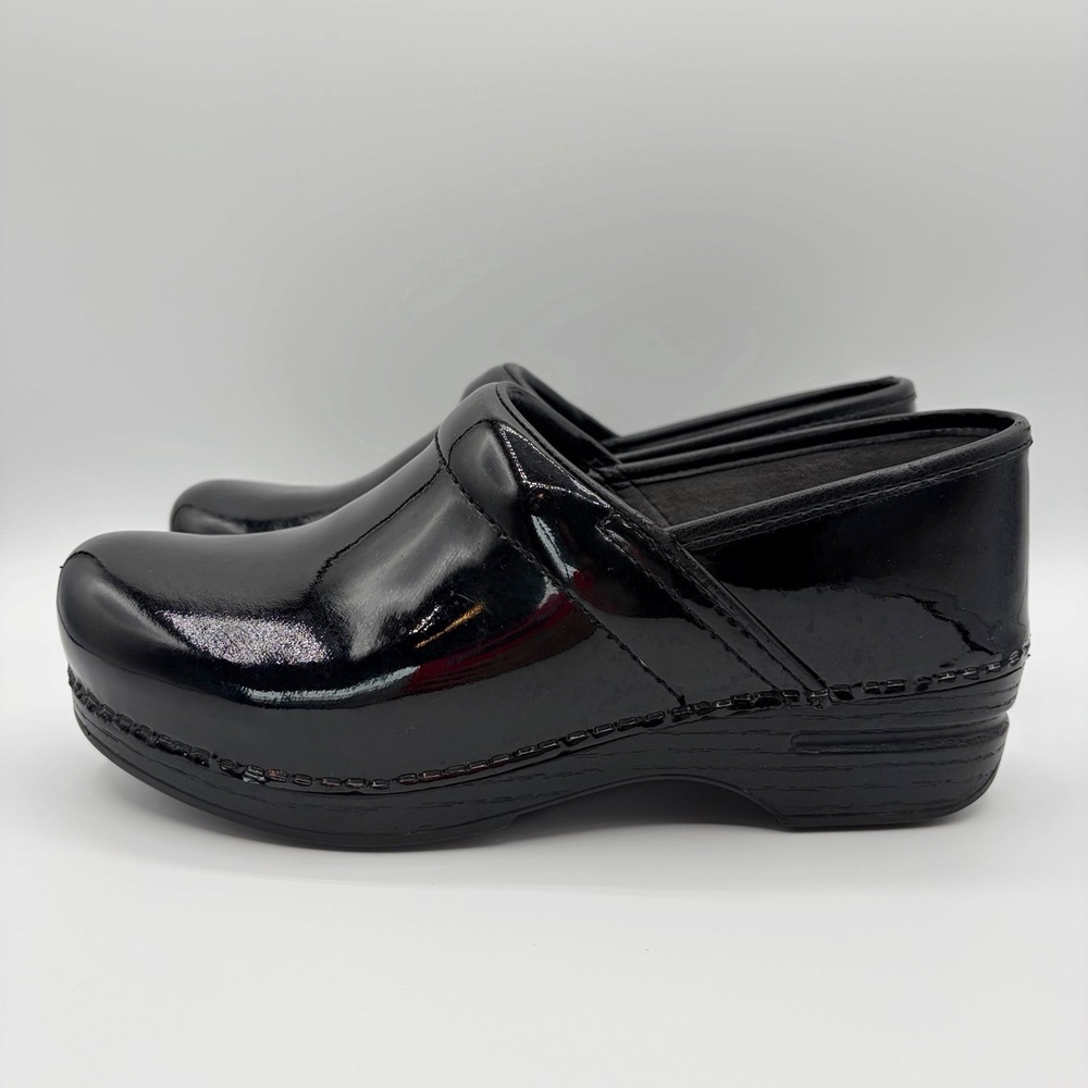 Dansko XP Women's Clog 8.5-9 Black Patent Leather Round Toe Casual Slip On Shoes